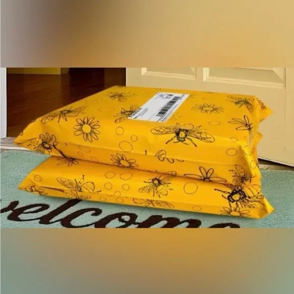Set of 20 14.5” x 19” Bee Poly Mailers